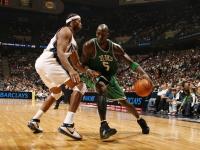 IM电竞官网-蓝鹰展翅突尼斯，赛车场上的劳塔罗时刻—当足球激情与F1速度交织