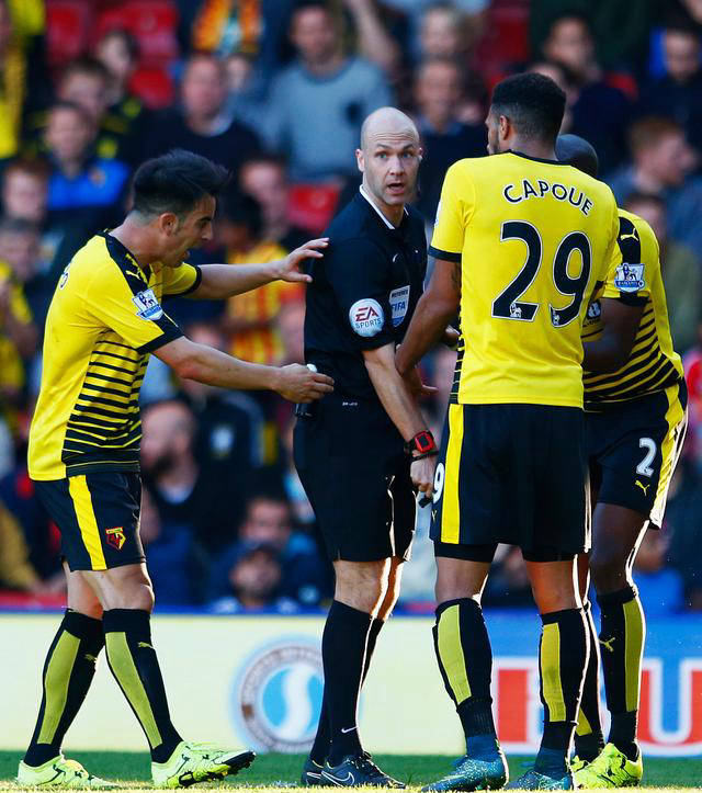 沃特福德主帅被罚,球队士气受挫 沃特福德主帅被罚,球队士气受挫