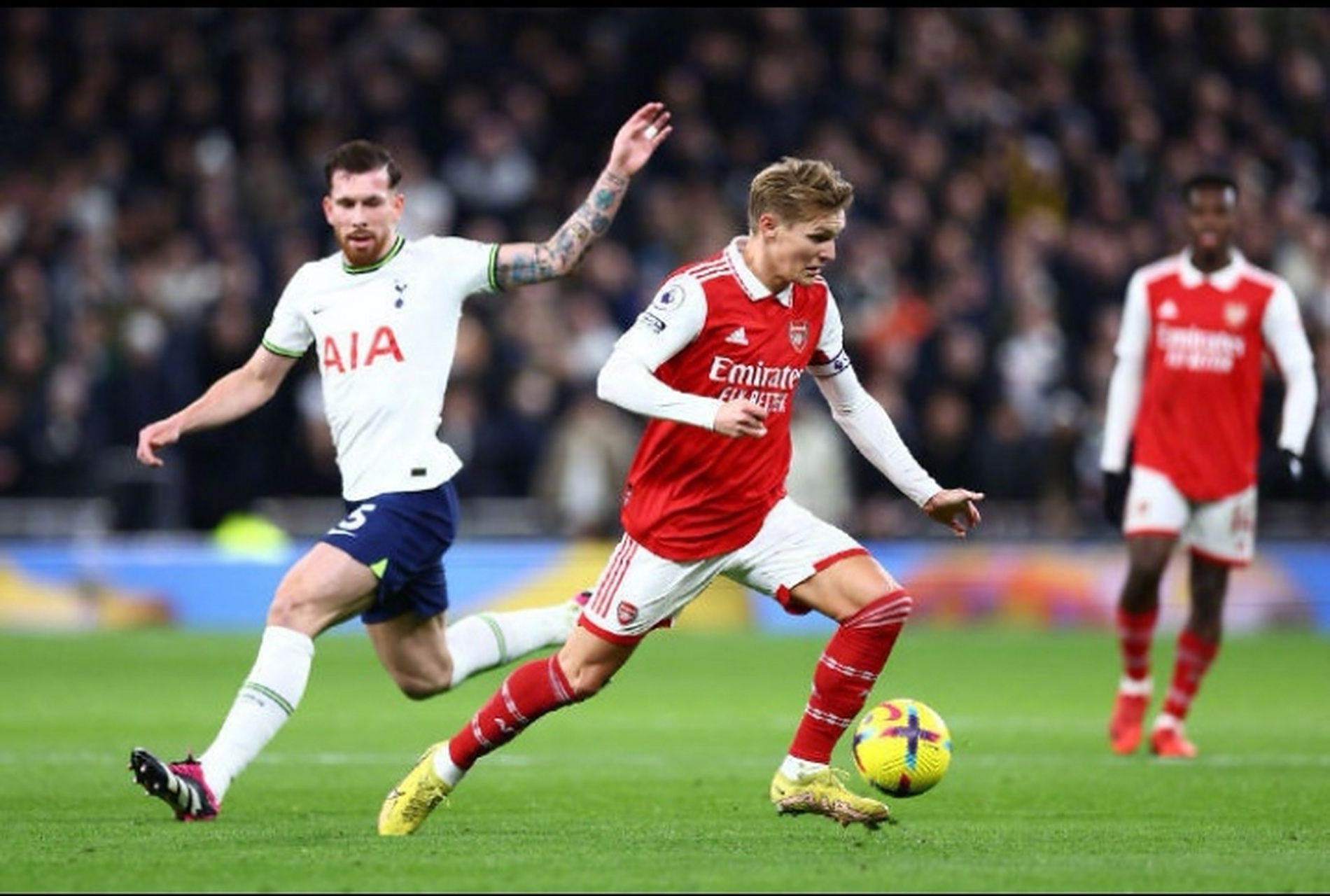 伦敦两雄争锋相对，热刺绝平阿森纳