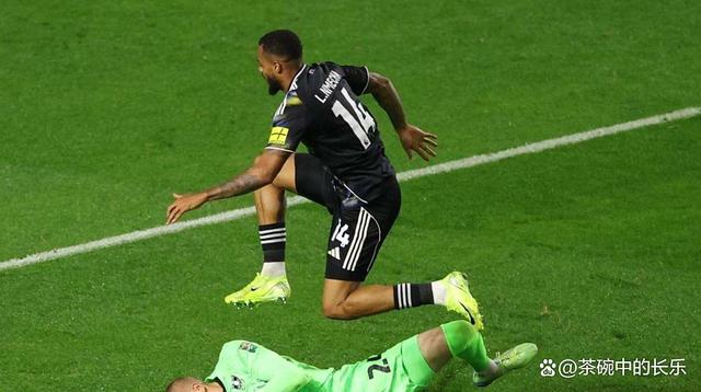 包含足球赛场上出现“黑马”球队，令人意外的词条