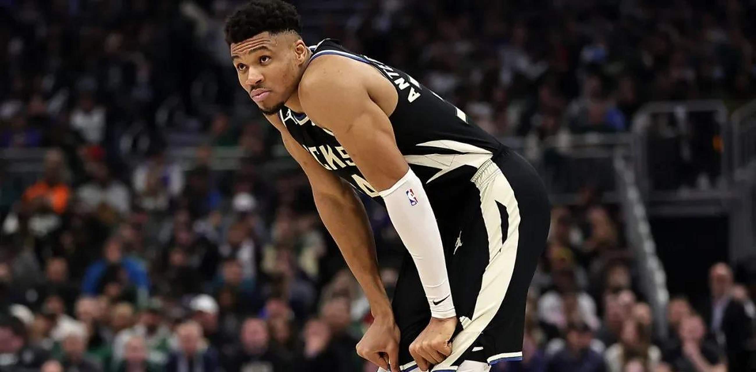 包含灰熊主场恶战太阳，雄鹿客场挫败创纪录的词条