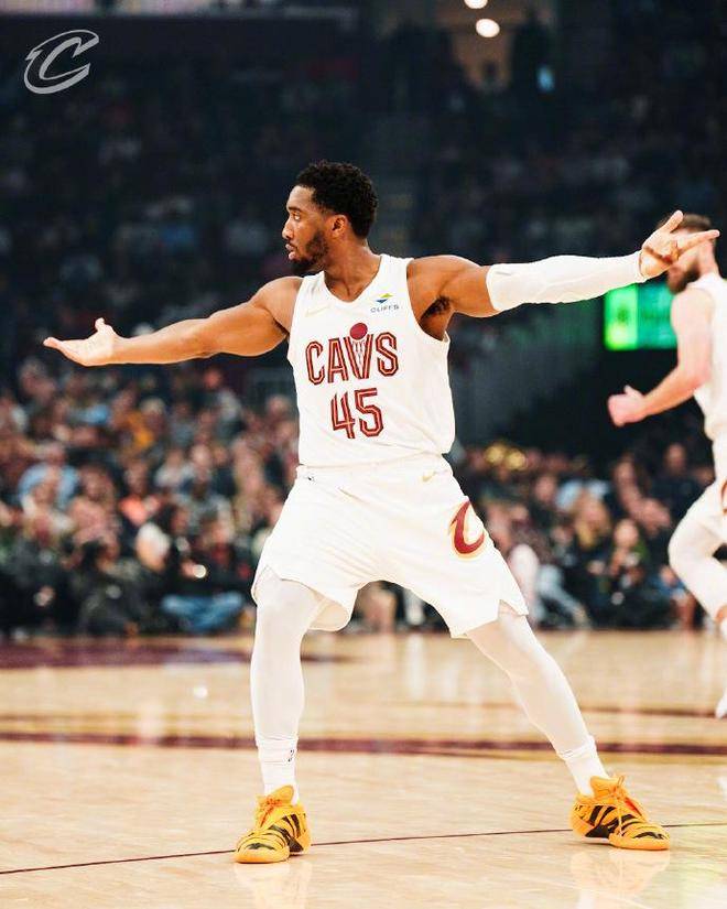 灰熊鏖战日本男篮，米切尔打破历史纪录