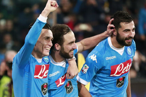 包含法国逆转那不勒斯，苏亚雷斯关键制胜的词条