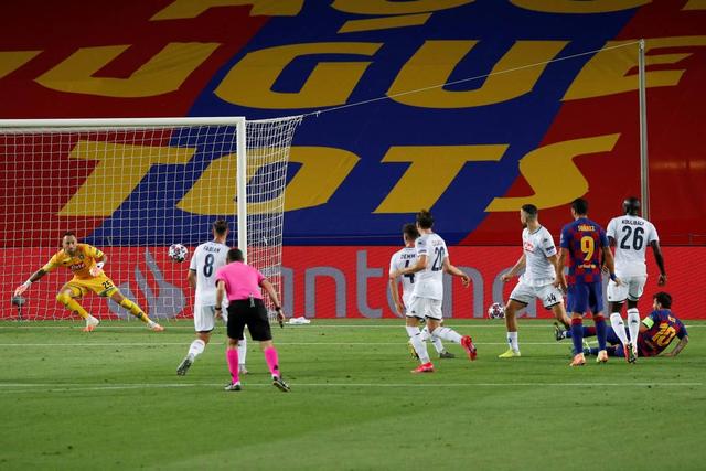 包含法国逆转那不勒斯，苏亚雷斯关键制胜的词条