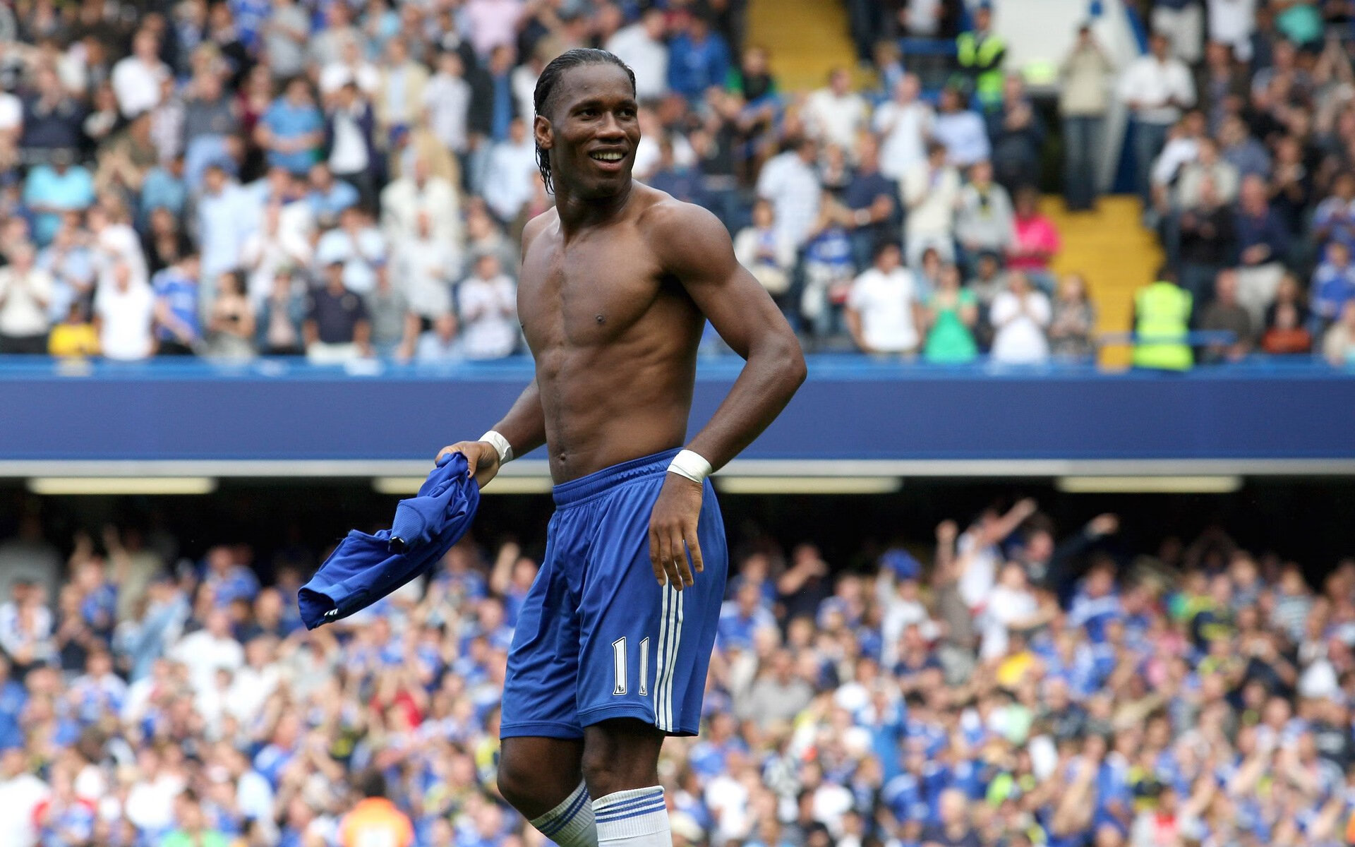 梅赛德斯鏖战红牛二队，佩雷兹关键制胜